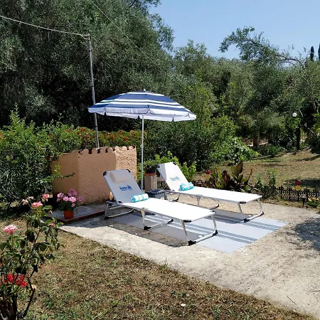 Family With Garden & Bbq Velonádes