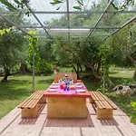Дом отдыха Family With Garden & Bbq *