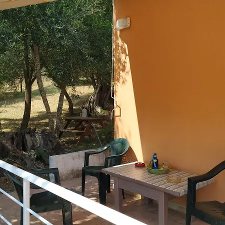 Family With Garden & Bbq בית נופש *