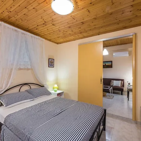 בית נופש Family With Garden & Bbq Velonádes