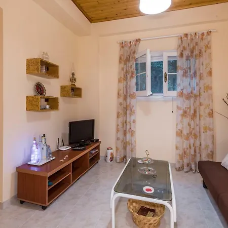 Family With Garden & Bbq * Velonádes