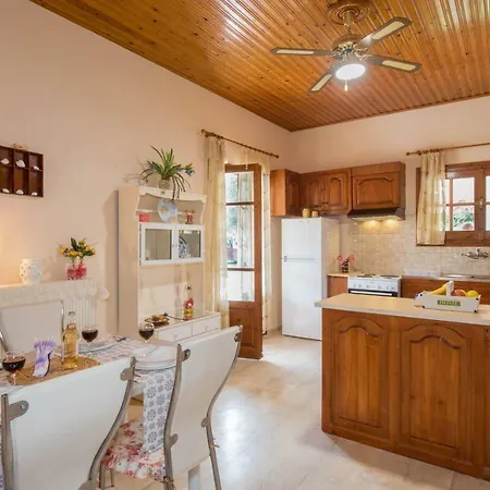 Family With Garden & Bbq בית נופש Velonádes