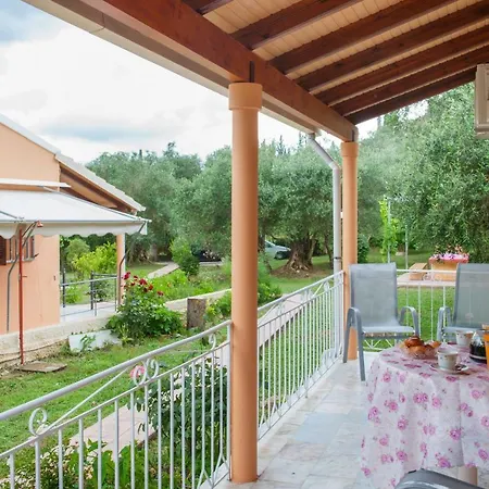 בית נופש Family With Garden & Bbq