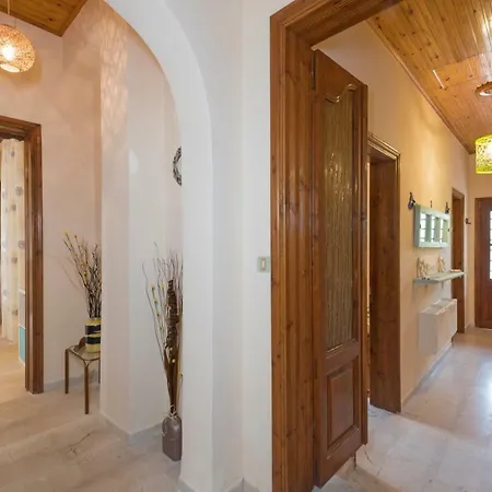 Family With Garden & Bbq בית נופש