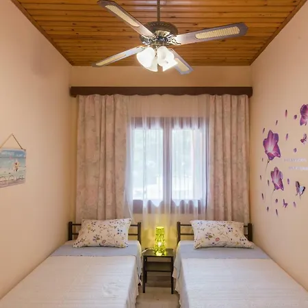 Family With Garden & Bbq