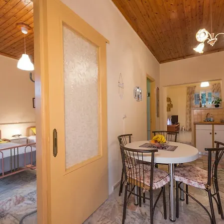 בית נופש Family With Garden & Bbq Velonádes