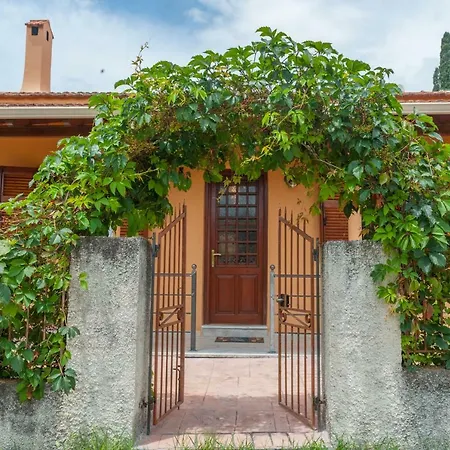 Family With Garden & Bbq בית נופש
