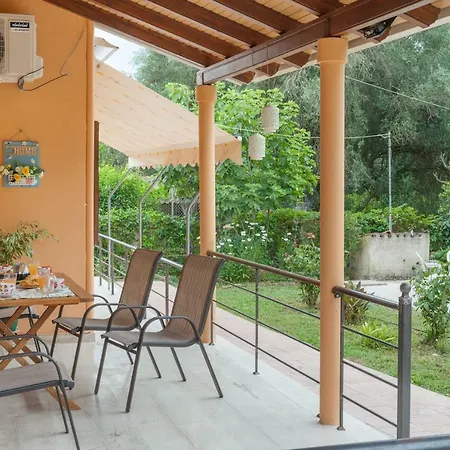 Family With Garden & Bbq בית נופש