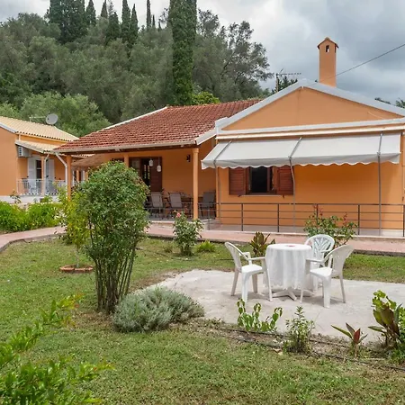 בית נופש Family With Garden & Bbq