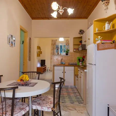 בית נופש Family With Garden & Bbq Velonádes