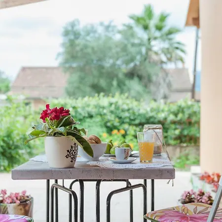 בית נופש Family With Garden & Bbq