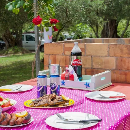 בית נופש Family With Garden & Bbq *