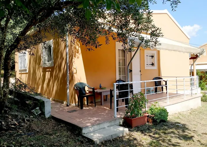 Family With Garden & Bbq Velonádes