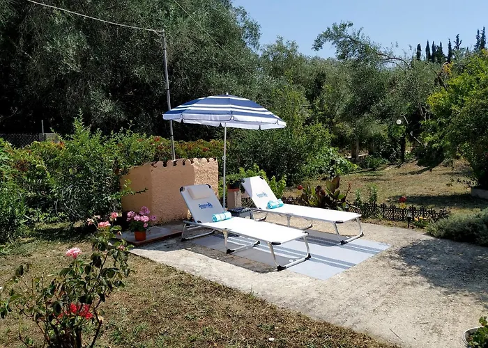 Family With Garden & Bbq Velonádes