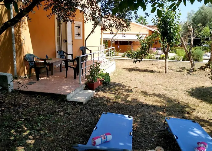 Family With Garden & Bbq * Velonádes