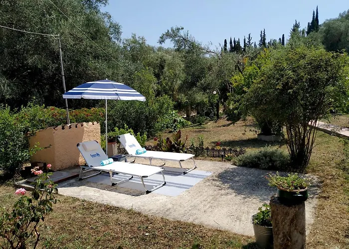 Case de vacanță Family With Garden & Bbq Velonádes