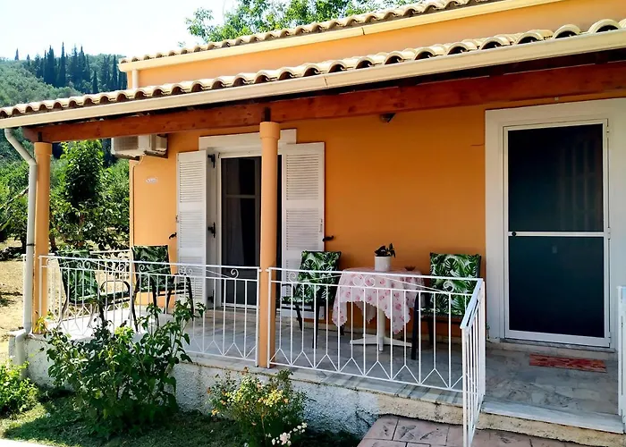 Family With Garden & Bbq Case de vacanță Velonádes