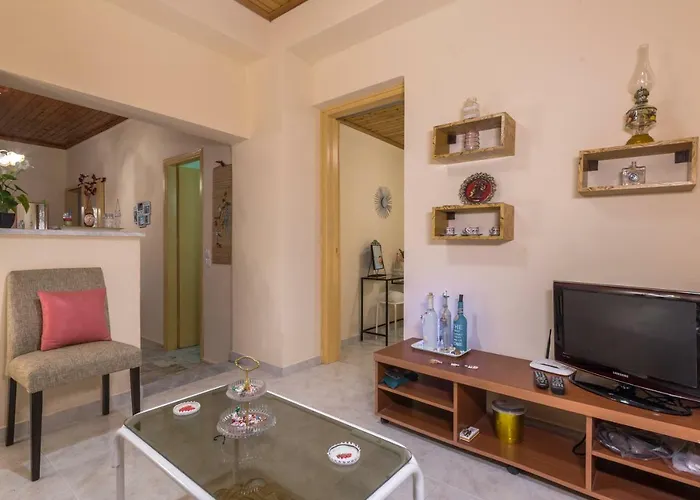 Case de vacanță Family With Garden & Bbq Velonádes