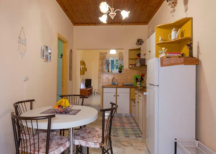 Case de vacanță Family With Garden & Bbq Velonádes