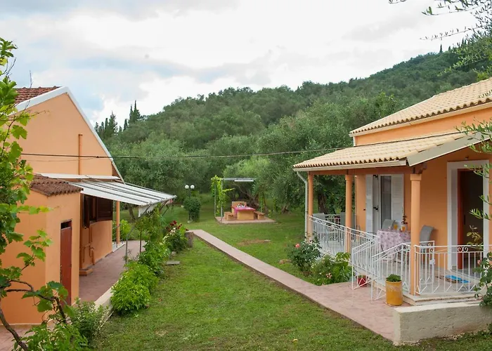 Family With Garden & Bbq Velonádes