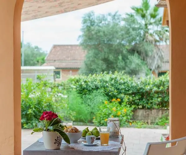 Case de vacanță Family With Garden & Bbq Velonádes