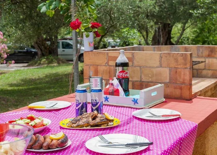 Case de vacanță Family With Garden & Bbq *