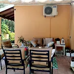 Family With Garden & Bbq * Velonádes